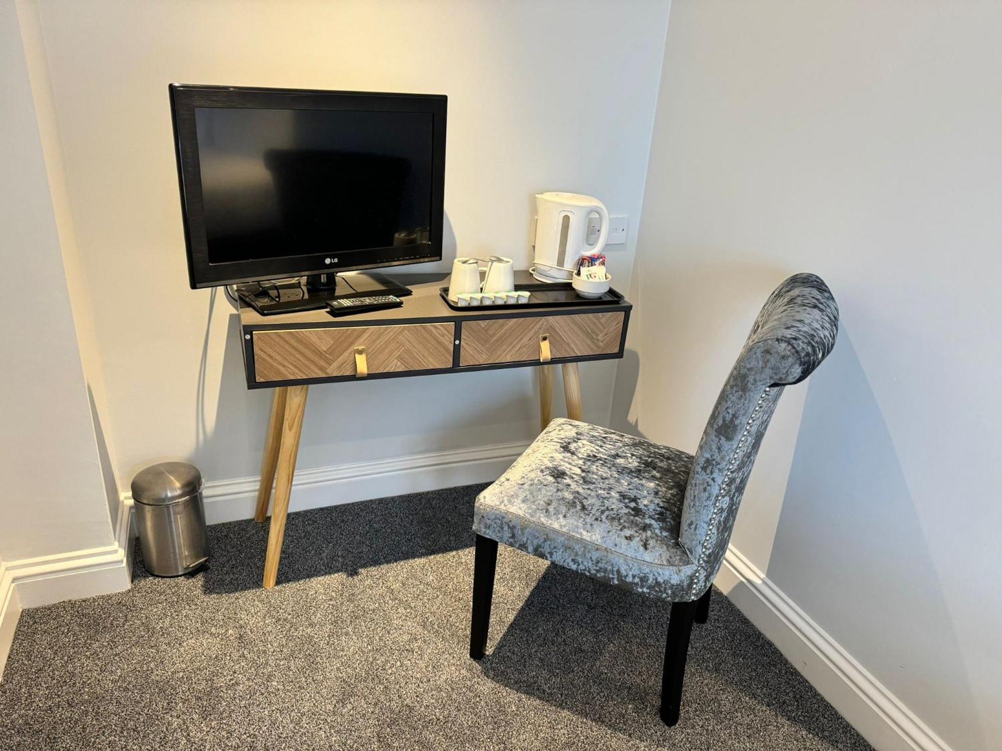 Marsh Farm Hotel Swindon Eksteriør bilde