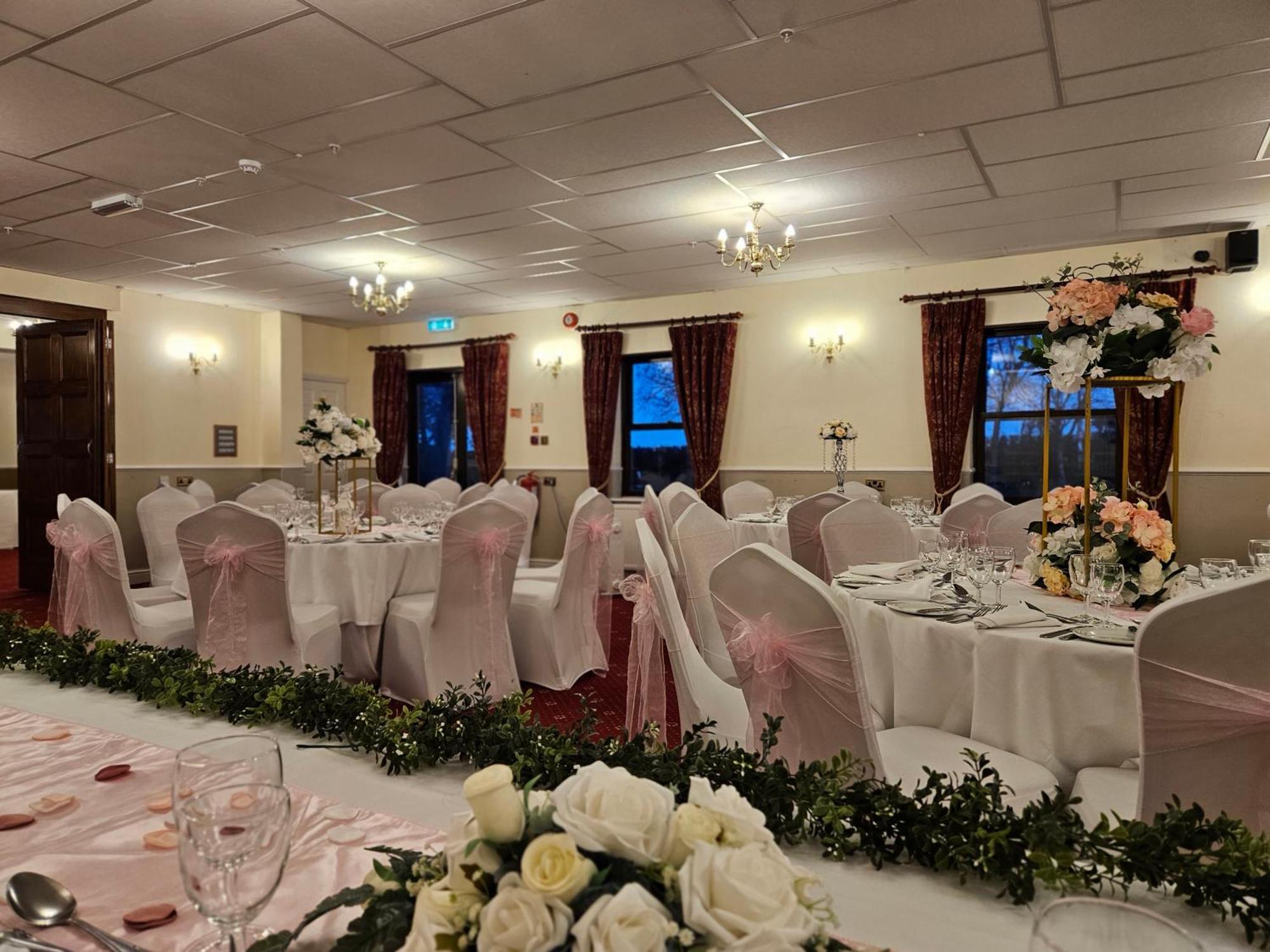 Marsh Farm Hotel Swindon Eksteriør bilde