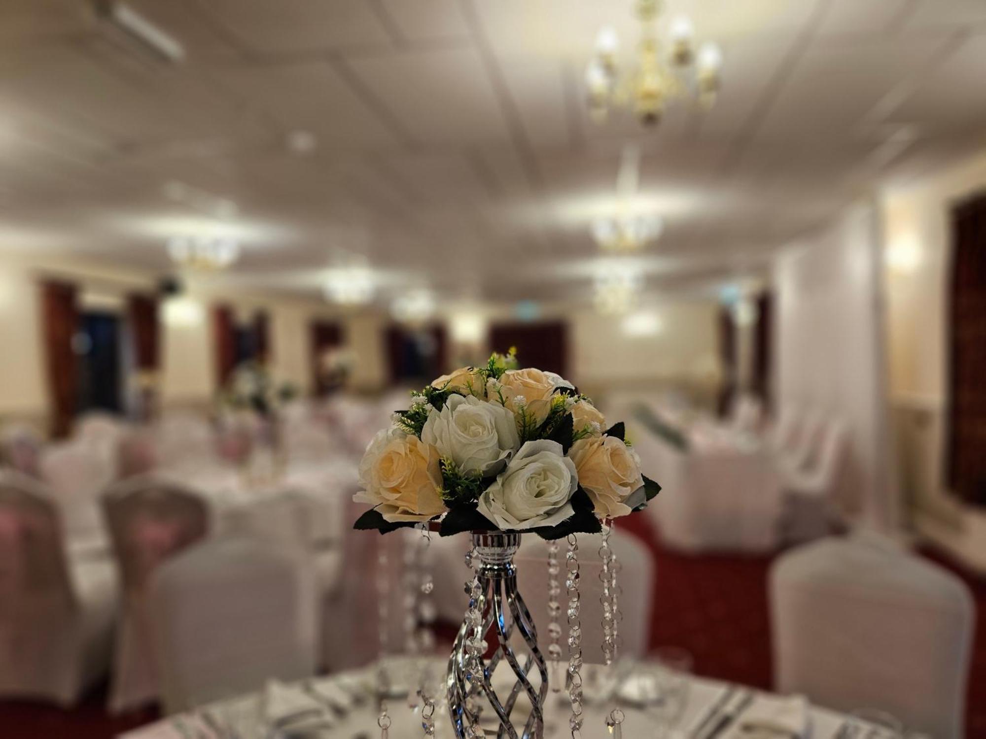 Marsh Farm Hotel Swindon Eksteriør bilde